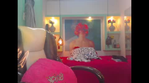 Snapshot of lorenapinto_ chatting on 26, 7, 2026 lore online show from 26, 7, 2026