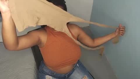 Snapshot of loretta_ chatting on 12, 4, 2026 Loretta Gmez online show from 12, 4, 2026