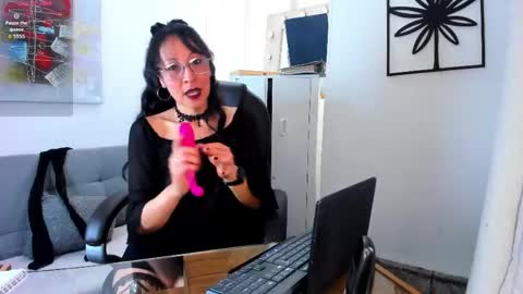 Snapshot of loretta_fraser chatting on 26, 5, 2026 loretta_fraser online show from 26, 5, 2026