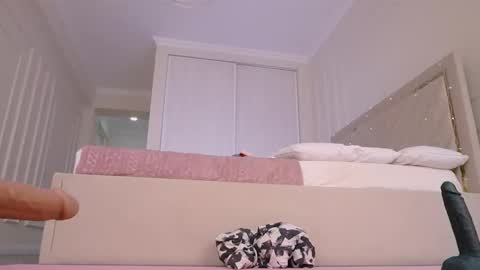 Snapshot of lori_leen chatting on 10, 9, 2025 Leyla  online show from 10, 9, 2025