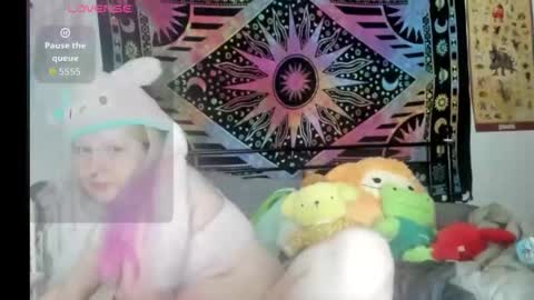 Snapshot of loricritter2 chatting on 5, 4, 2026 Lori Critter online show from 5, 4, 2026