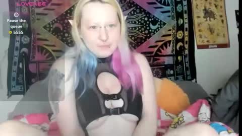 Snapshot of loricritter2 chatting on 13, 4, 2026 Lori Critter online show from 13, 4, 2026