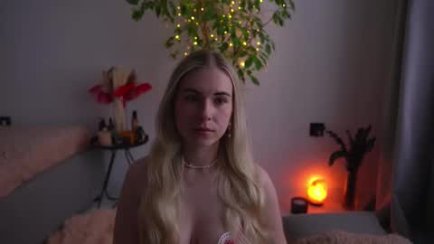 Snapshot of lorrie_love_story chatting on 14, 9, 2025 Lorrie online show from 14, 9, 2025