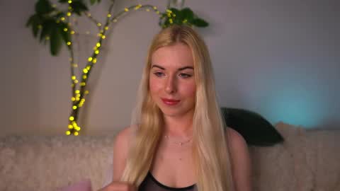 Snapshot of lorrie_love_story chatting on 10, 4, 2026 Lorrie online show from 10, 4, 2026