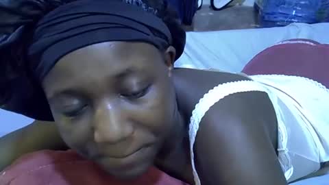 Snapshot of lotty_lavilla chatting on 2, 12, 2025 lotty_lavilla online show from 2, 12, 2025