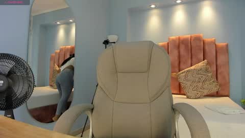 Snapshot of lou_rosse chatting on 6, 4, 2026 Lou Rosse online show from 6, 4, 2026