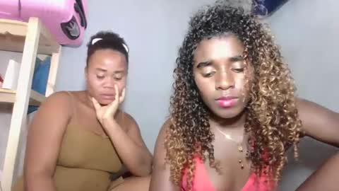 Snapshot of louane98 chatting on 5, 2, 2026 louane98 online show from 5, 2, 2026