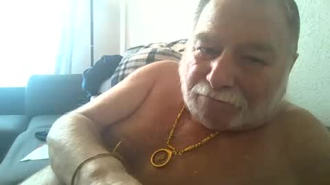 Snapshot of louis_chokdee chatting on 9, 3, 2025 louis_chokdee online show from 9, 3, 2025