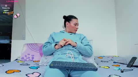 Snapshot of louise_22cm chatting on 19, 6, 2026 Mi lu online show from 19, 6, 2026
