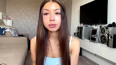 Snapshot of louiswawrzyniak chatting on 18, 4, 2026 Flora online show from 18, 4, 2026