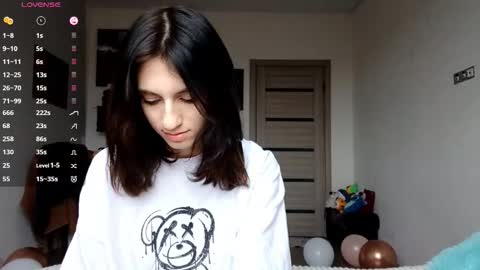 Snapshot of lourdesauerswald chatting on 25, 11, 2025 EVA online show from 25, 11, 2025