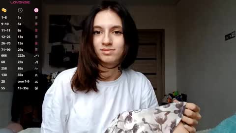 Snapshot of lourdesauerswald chatting on 27, 11, 2025 EVA online show from 27, 11, 2025