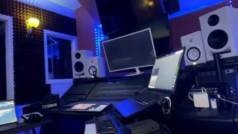 Snapshot of love4heelz chatting on 9, 3, 2025 Prynce online show from 9, 3, 2025