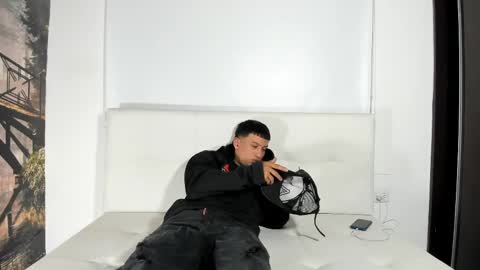 Snapshot of love_addiction chatting on 18, 4, 2026 -- allison -- online show from 18, 4, 2026