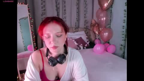 Snapshot of love_is_lola chatting on 17, 2, 2025 Lola online show from 17, 2, 2025