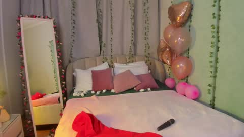 Snapshot of love_is_lola chatting on 22, 2, 2025 Lola online show from 22, 2, 2025