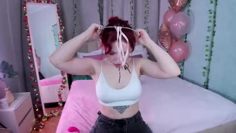 Snapshot of love_is_lola chatting on 25, 2, 2025 Lola online show from 25, 2, 2025