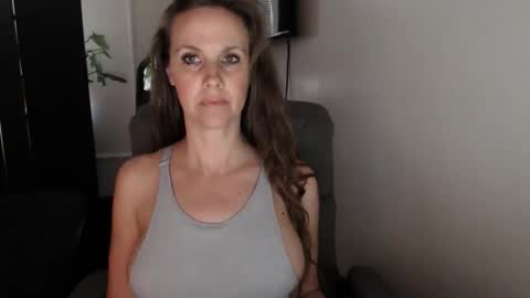 LoVe On  online show from 8, 11, 2025