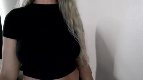 Snapshot of love_on_ chatting on 28, 6, 2026 LoVe On online show from 28, 6, 2026