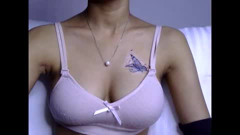 Snapshot of love_riva chatting on 23, 11, 2025 Riva online show from 23, 11, 2025