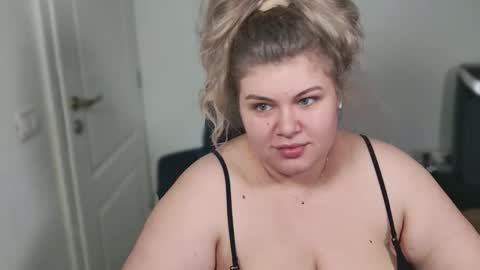 Snapshot of love_wiggy18 chatting on 7, 11, 2025 Ally online show from 7, 11, 2025