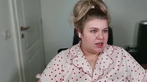 Snapshot of love_wiggy18 chatting on 4, 12, 2025 Ally online show from 4, 12, 2025