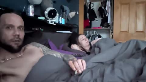 Snapshot of lovecoupleqc chatting on 12, 4, 2026 lovecoupleqc online show from 12, 4, 2026