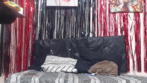 Snapshot of lovecreyzyshowcam chatting on 6, 4, 2026 Frank and Nathy online show from 6, 4, 2026
