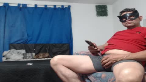Snapshot of lovecreyzyshowcam chatting on 13, 4, 2026 Frank and Nathy online show from 13, 4, 2026