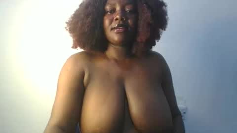 Snapshot of lovecumsluttie chatting on 19, 9, 2025 mila online show from 19, 9, 2025