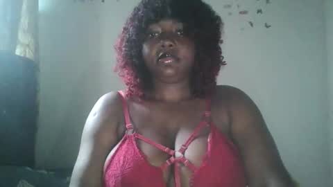 Snapshot of lovecumsluttie chatting on 7, 10, 2025 mila online show from 7, 10, 2025