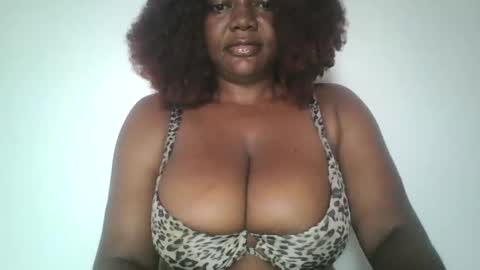 Snapshot of lovecumsluttie chatting on 8, 10, 2025 mila online show from 8, 10, 2025