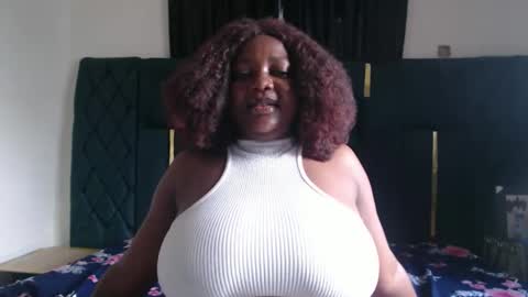 Snapshot of lovecumsluttie chatting on 1, 11, 2025 mila online show from 1, 11, 2025