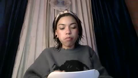 Snapshot of loveee_star chatting on 14, 12, 2025 Isabella online show from 14, 12, 2025