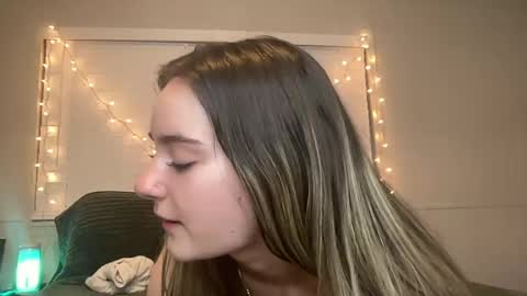 Snapshot of lovefromrose1 chatting on 13, 6, 2026 Olivia Rose online show from 13, 6, 2026