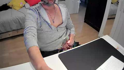 Snapshot of lovejm chatting on 29, 10, 2025 Jules online show from 29, 10, 2025