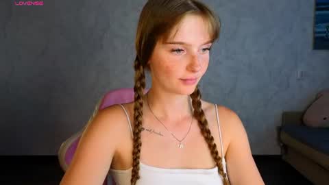 Snapshot of lovelly_molly chatting on 18, 7, 2026 Molly online show from 18, 7, 2026