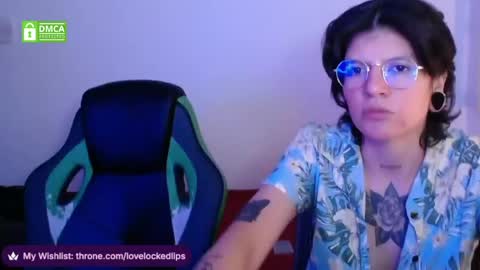 Snapshot of lovelockedlips chatting on 15, 4, 2026 Alex Violet online show from 15, 4, 2026