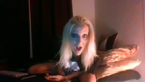 LunaRedd online show from 2, 5, 2026