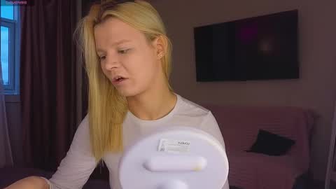 Snapshot of lovely_babyy chatting on 11, 4, 2026 Jenny online show from 11, 4, 2026