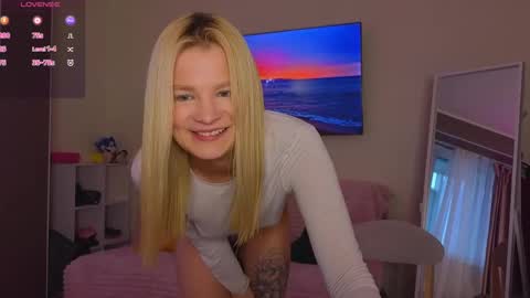 Snapshot of lovely_babyy chatting on 11, 4, 2026 Jenny online show from 11, 4, 2026