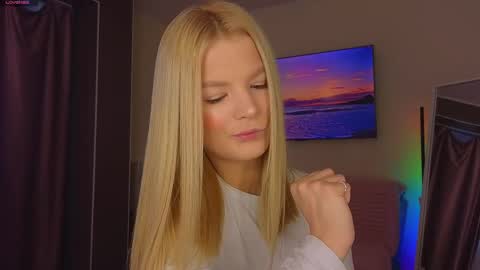 Snapshot of lovely_babyy chatting on 26, 4, 2026 Jenny online show from 26, 4, 2026