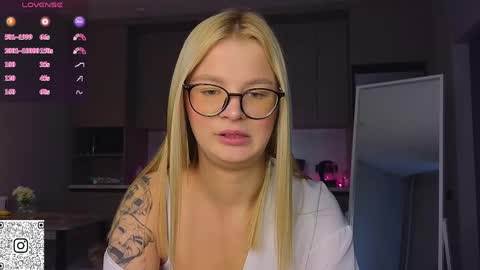 Snapshot of lovely_babyy chatting on 6, 5, 2026 Jenny online show from 6, 5, 2026