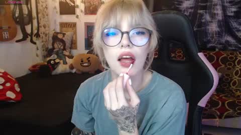 Snapshot of lovely_cass chatting on 25, 6, 2026 Cassie online show from 25, 6, 2026