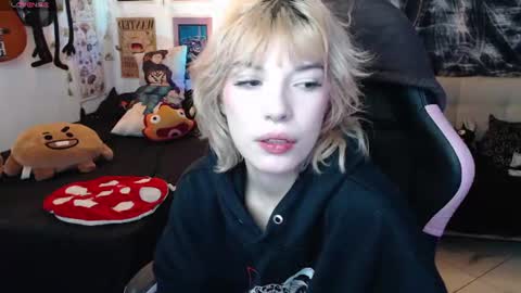 Snapshot of lovely_cass chatting on 7, 7, 2026 Cassie online show from 7, 7, 2026
