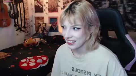 Snapshot of lovely_cass chatting on 18, 7, 2026 Cassie online show from 18, 7, 2026