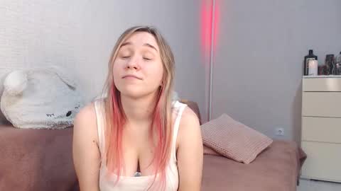 Lovely Hayley online show from 2, 11, 2025