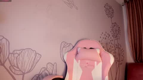 Snapshot of lovely_paris_01 chatting on 9, 7, 2026 Paris Rose online show from 9, 7, 2026