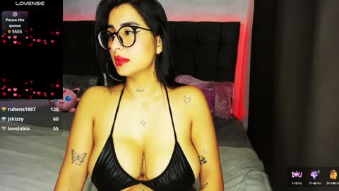 lovely violet13 online show from 13, 1, 2025