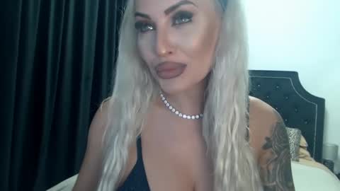 Snapshot of lovelyblondyxxx chatting on 2, 12, 2024 PrAllinXXXa online show from 2, 12, 2024